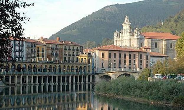 Imagen principal - Por sus puentes los conoceréis la historia de Gipuzkoa
