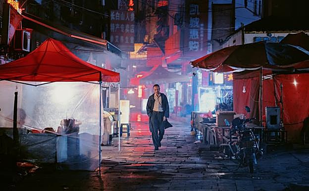 Fotograma de 'Di qiu zui hou de ye wan / Long Day's Journey into Night', de Bi Gan