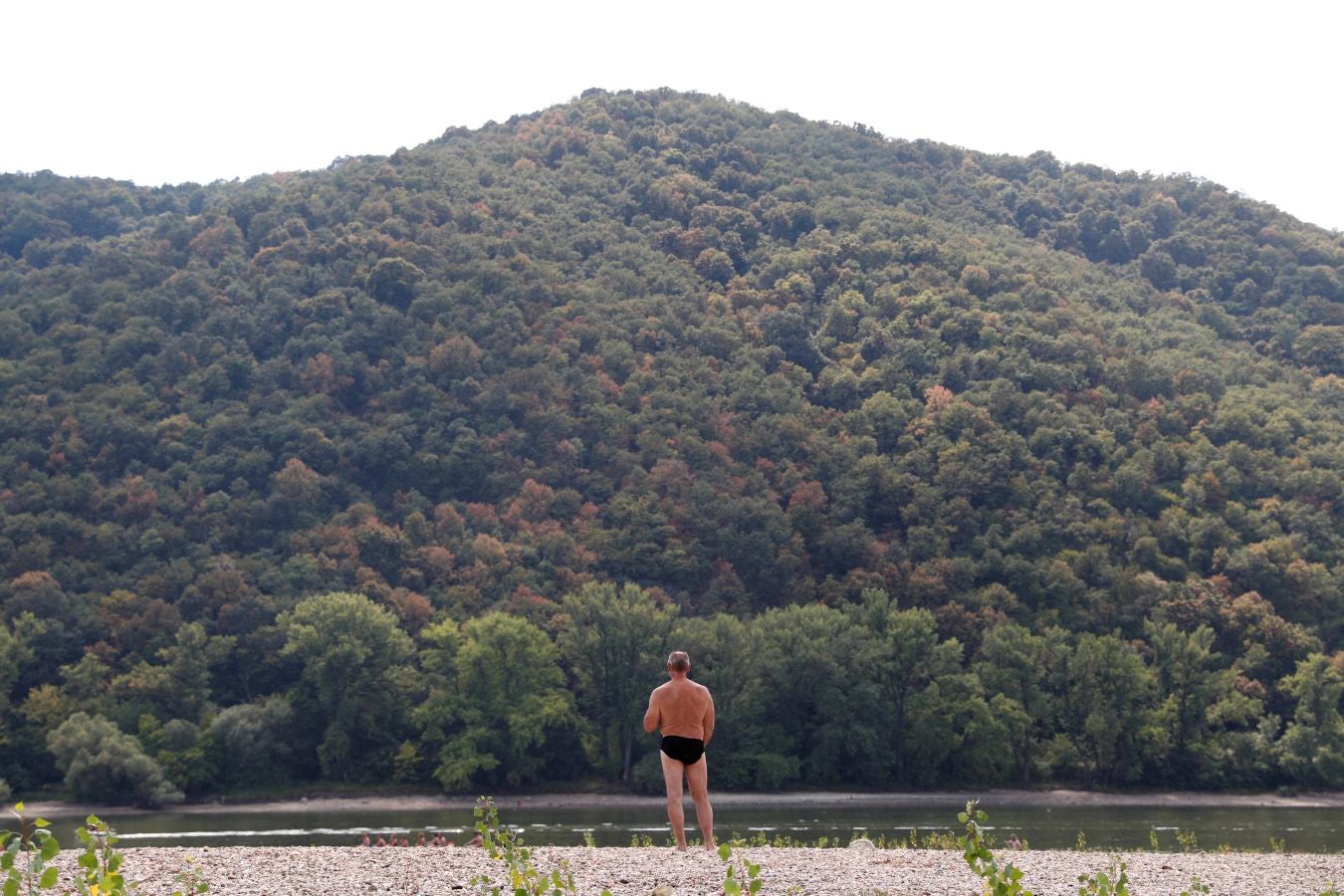 El seco y caluroso verano que está sufriendo Europa unido a la escasez de lluvias en Austria y Alemania ha dejado unos niveles de agua en el Danubio inusualmente bajos. 20 buques de pasajeros esperan en el puerto de Viena a que las lluvias previstas para el fin de semana les permitan continuar su trayecto.