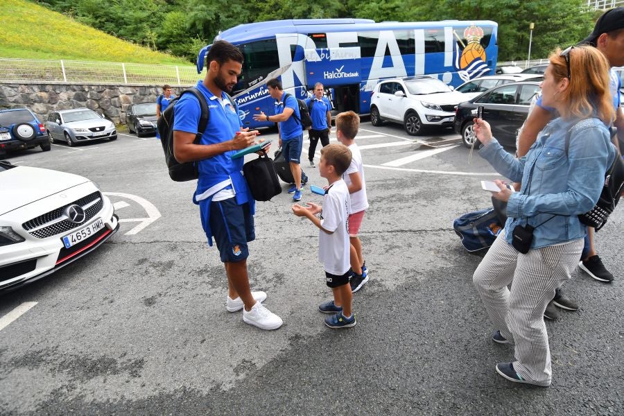 La plantilla de la Real, menos los lesionados y De La Bella, que está pendiente de solucionar su futuro, se ha entrenado en una sesión matutina en Zubieta.