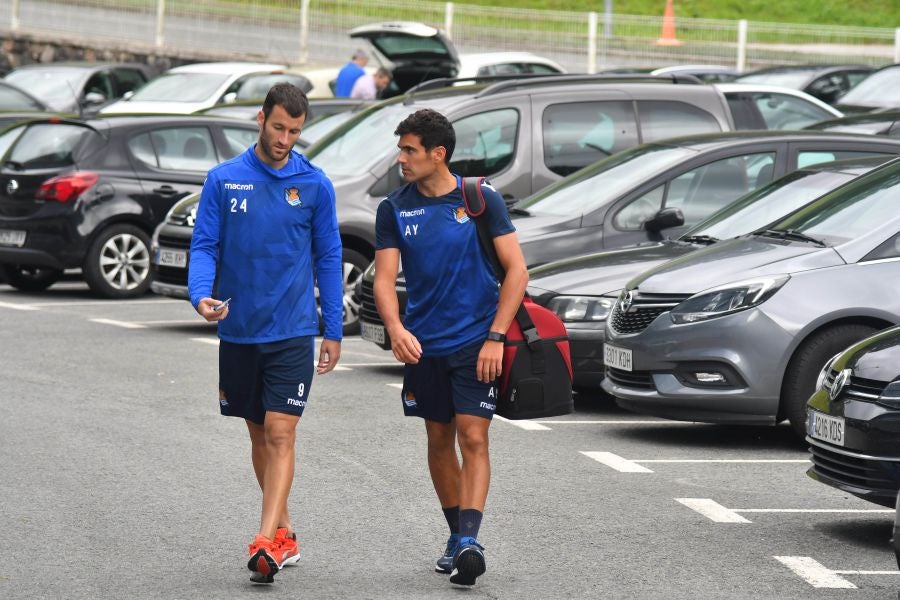 La plantilla de la Real, menos los lesionados y De La Bella, que está pendiente de solucionar su futuro, se ha entrenado en una sesión matutina en Zubieta.