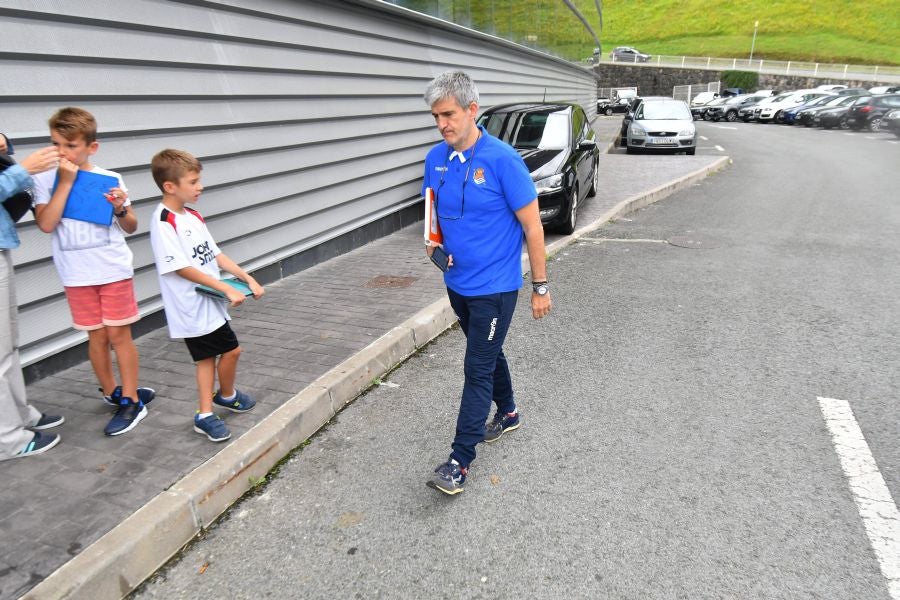 La plantilla de la Real, menos los lesionados y De La Bella, que está pendiente de solucionar su futuro, se ha entrenado en una sesión matutina en Zubieta.