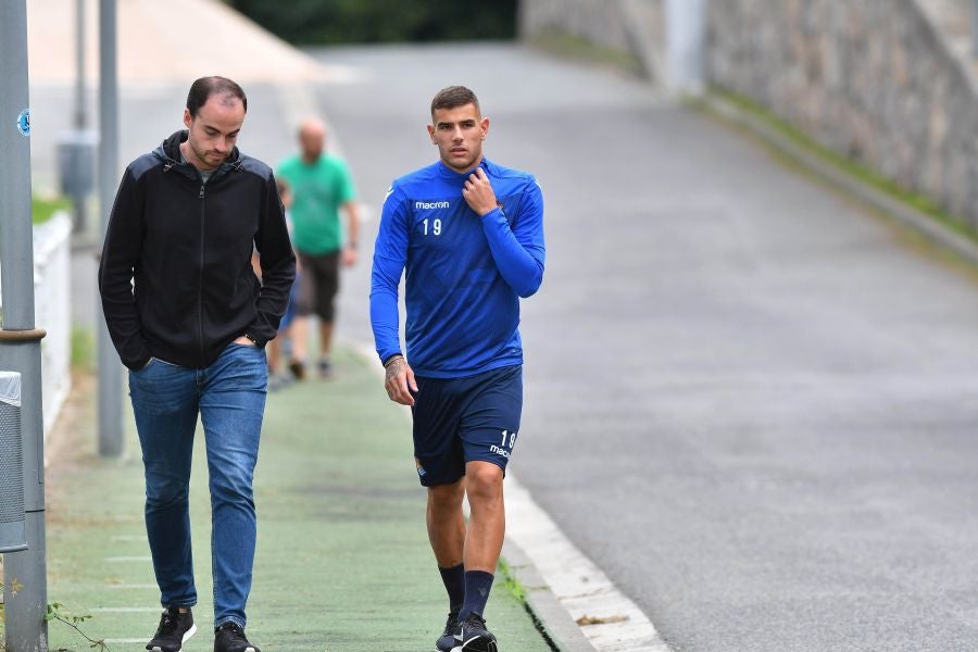 La plantilla de la Real, menos los lesionados y De La Bella, que está pendiente de solucionar su futuro, se ha entrenado en una sesión matutina en Zubieta.