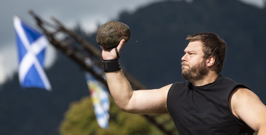 En Schliersee, Baviera, los participantes de Alemania, Suiza y Austria miden sus fuerzas en once disciplinas diferentes, dentro del VII Highland Games Schliersee.