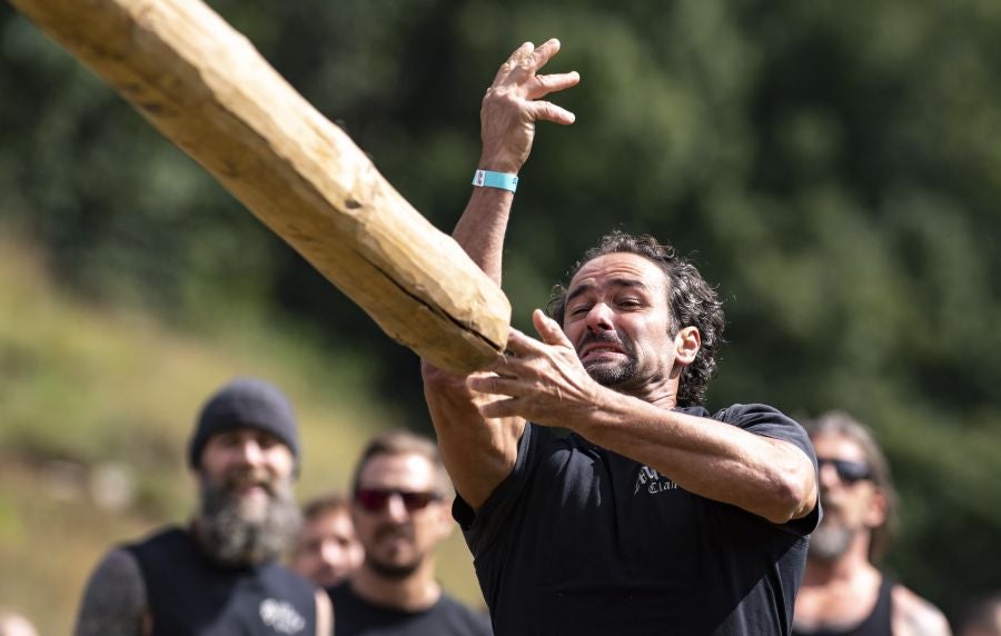 En Schliersee, Baviera, los participantes de Alemania, Suiza y Austria miden sus fuerzas en once disciplinas diferentes, dentro del VII Highland Games Schliersee.
