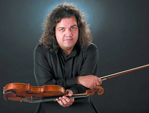Jozsef Lendvay: «Mi padre, que es violinista de folk húngaro, es mi ídolo y  me ha influido totalmente en mi manera de tocar» | El Diario Vasco