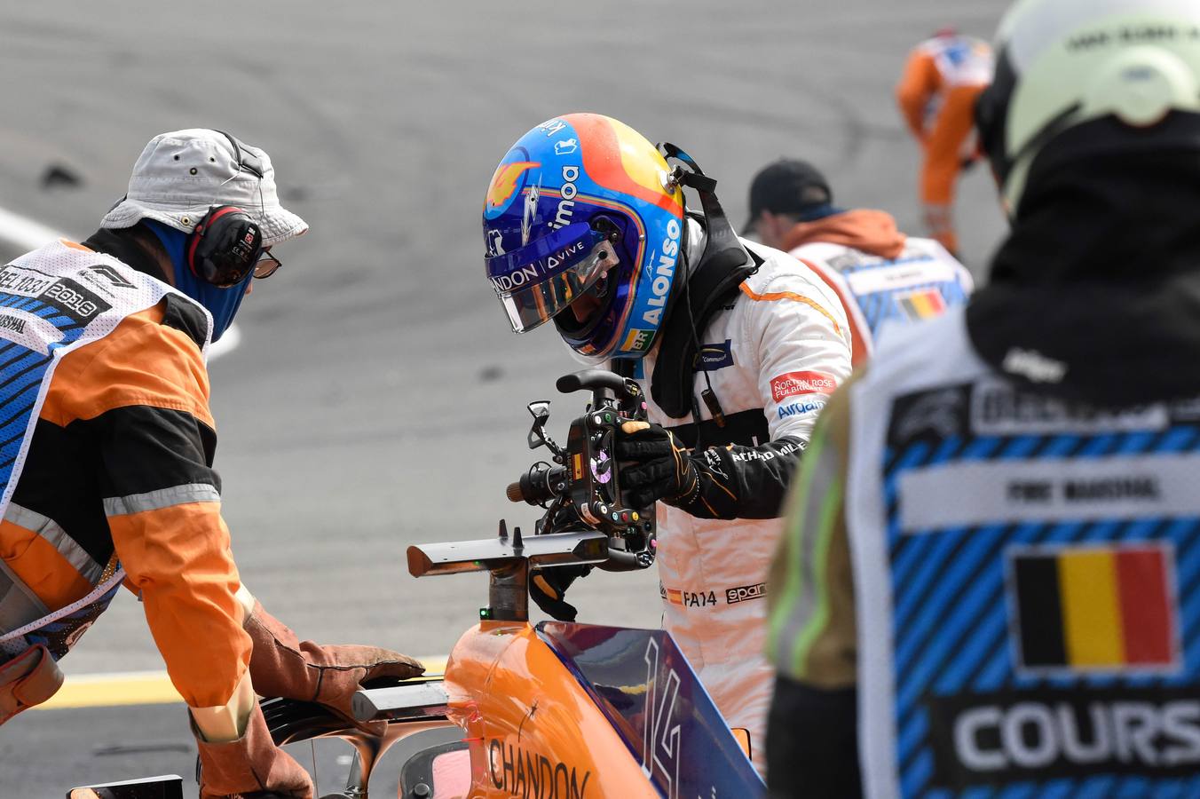 Fotos: Las imágenes del brutal accidente de Fernando Alonso