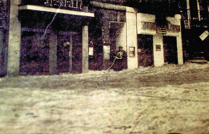 Tolosa. Un policía municipal en la calle Pablo Gorosabel. 