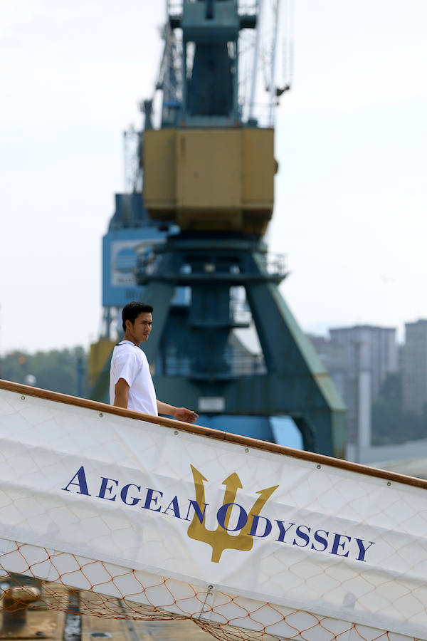 Aegean Oddyssey, de 140 metros de eslora, arriba a la localidad guipuzcoana con un buen número de turistas a bordo