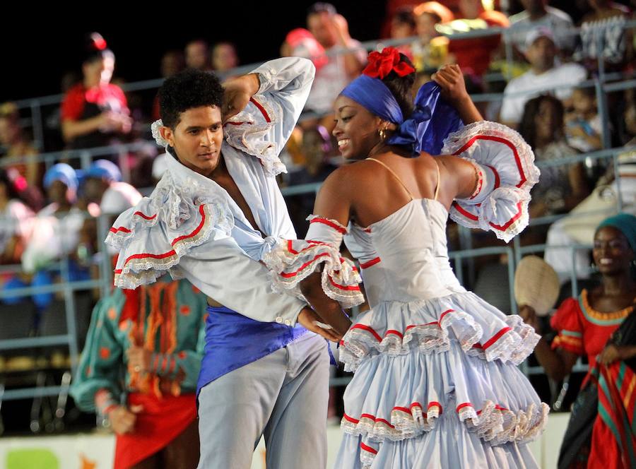 Las calles más populares de La Habana han sido testigos del desfile dde carnaval, que un año más ha congregado a miles de personas por su originalidad y vistosidad.