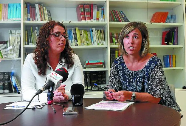 Nuevo curso. Mónica Martinez, delegada de Euskera, y Maite Tolosa, directora del Euskaltegi. 