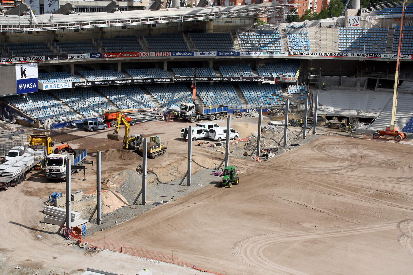 La reforma del estadio de Anoeta sigue su curso para poder abris sus puerta el 15 de septiembre ante el Barcelona