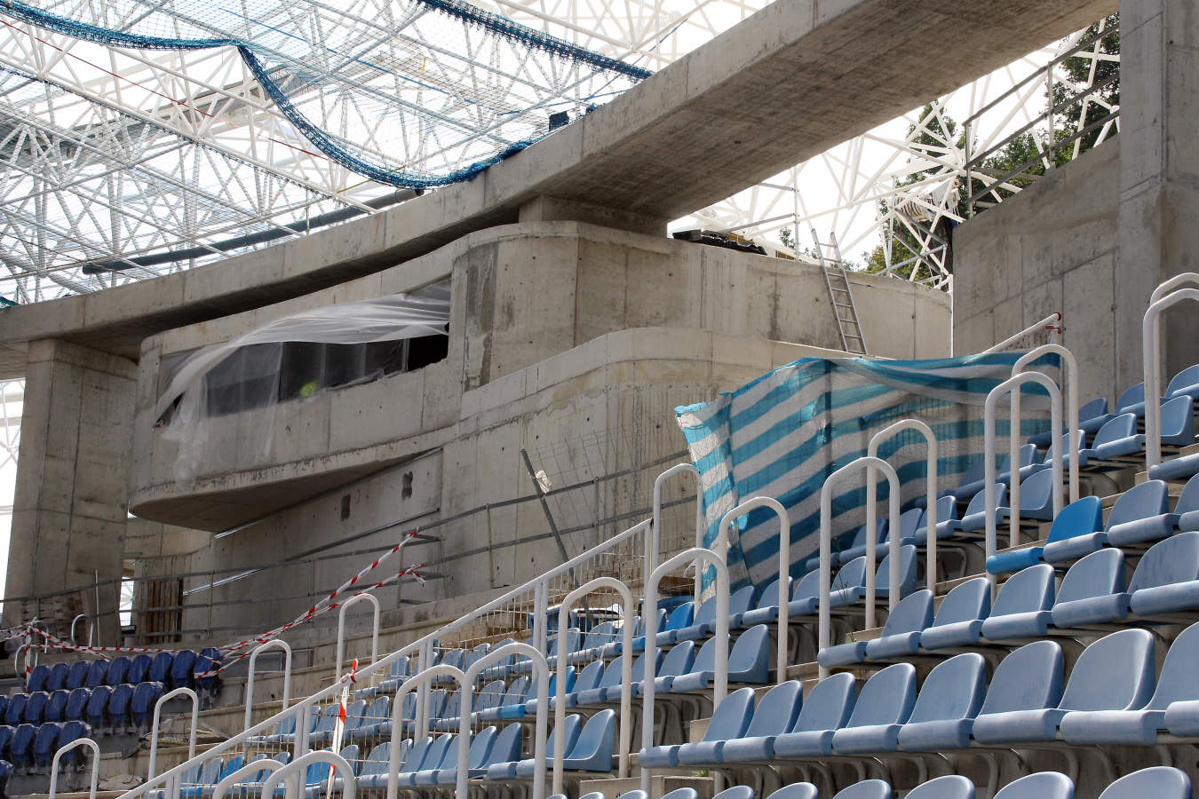 La reforma del estadio de Anoeta sigue su curso para poder abris sus puerta el 15 de septiembre ante el Barcelona