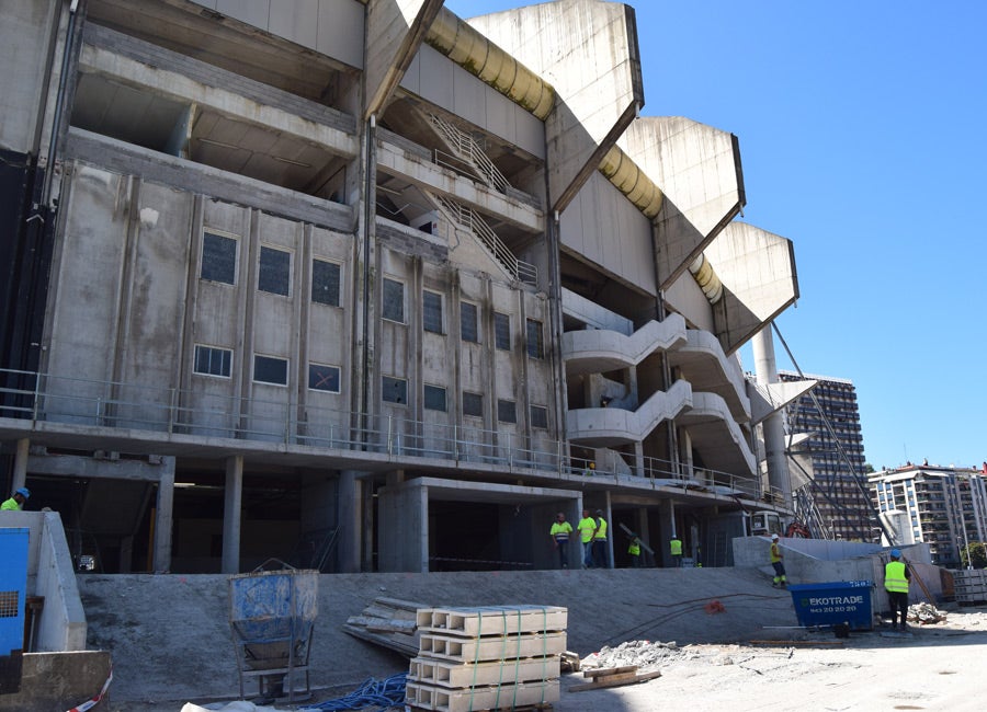 La reforma del estadio de Anoeta sigue su curso para poder abrir sus puerta el 15 de septiembre ante el F.C. Barcelona