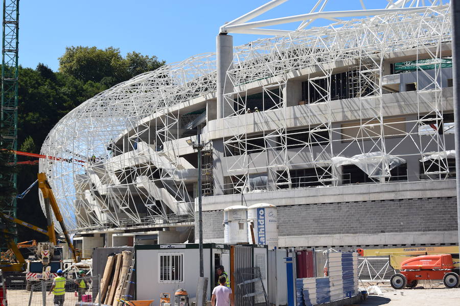 La reforma del estadio de Anoeta sigue su curso para poder abrir sus puerta el 15 de septiembre ante el F.C. Barcelona