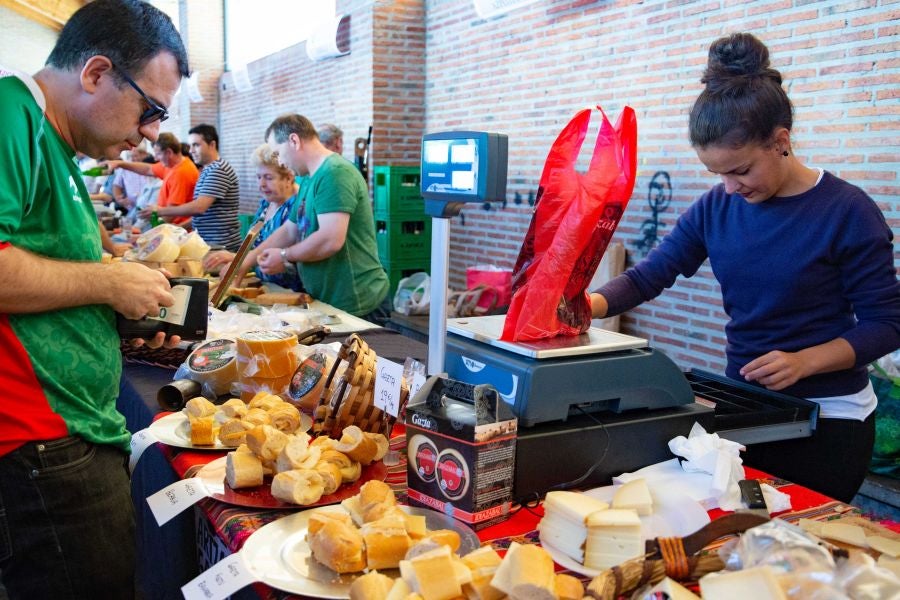 El Artzain Eguna de Gipuzkoa ha cumplido este domingo 28 años celebrándose en el centro de Legazpi, con la flor y nata del pastoreo del territorio como protagonistas.