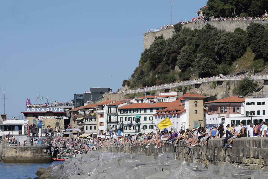 La bahía de San Sebastián ha acogido este domingo la regata de la Bandera de La Concha.