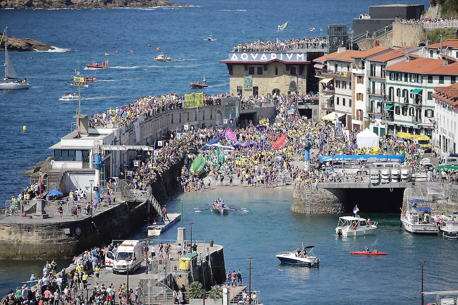 La bahía de San Sebastián ha acogido este domingo la regata de la Bandera de La Concha.