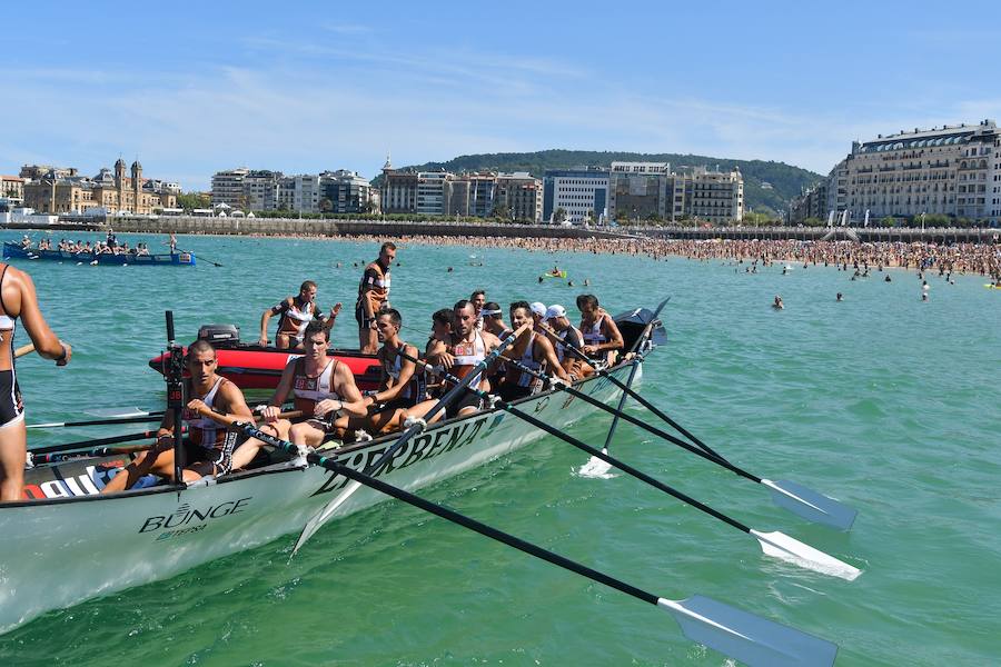 La bahía de San Sebastián ha acogido este domingo la regata de la Bandera de La Concha.