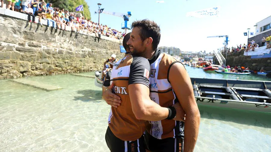 La bahía de San Sebastián ha acogido este domingo la regata de la Bandera de La Concha.