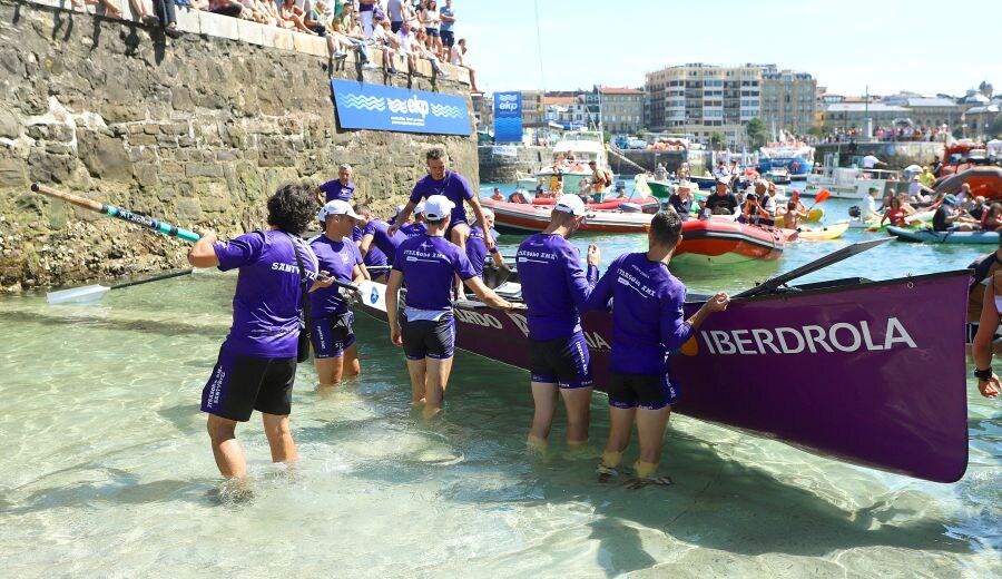 La bahía de San Sebastián ha acogido este domingo la regata de la Bandera de La Concha.