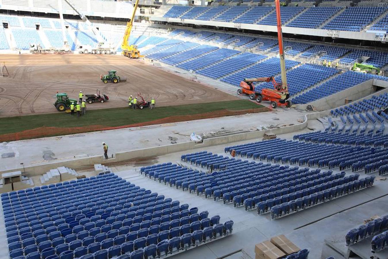Este lunes ha dado comienzo la instalación del nuevo césped en el estadio txuri-urdin. El arranque ha sido por la Tribuna Oeste