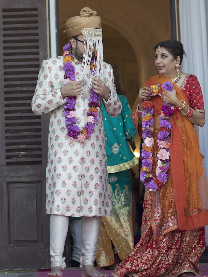 Un hindú y una filipina se casan en Donostia por los ritos católico e hindú