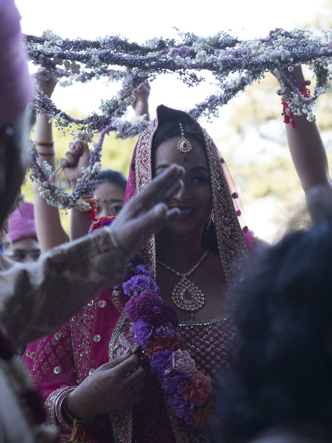 Un hindú y una filipina se casan en Donostia por los ritos católico e hindú