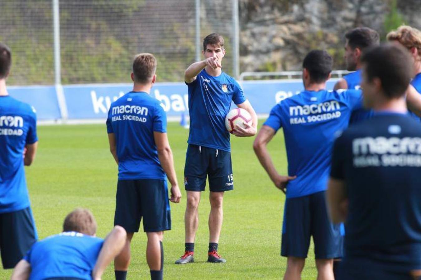 Los jugadores de la Real Sociedad se han vuelto a ejercitar en una nueva sesión en Zubieta.