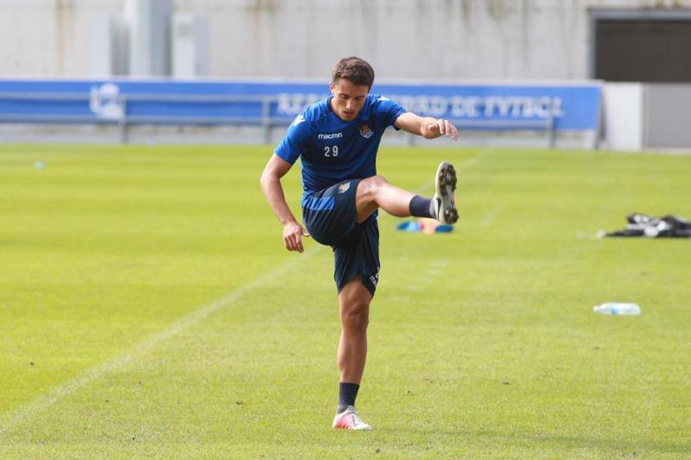 Los jugadores de la Real Sociedad se han vuelto a ejercitar en una nueva sesión en Zubieta.