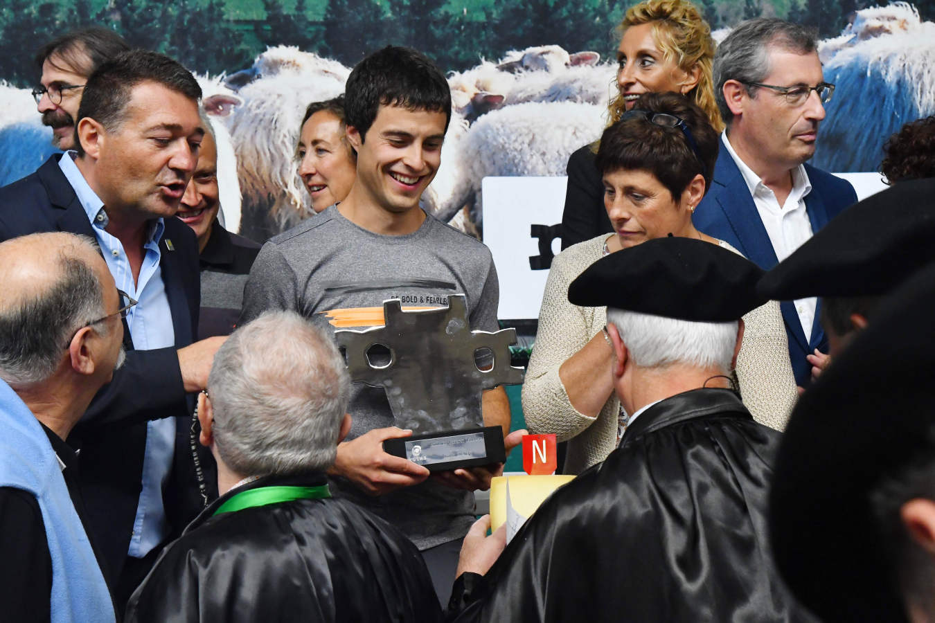 8.750 euros es lo que se ha pagado por el medio queso ganador de Ordizia. La localidad del Goierri ha acogido el tradicional concurso de queso Idiazabal