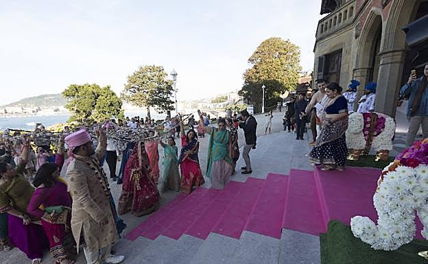 Imagen. La llegada de la novia al Palacio Miramar.