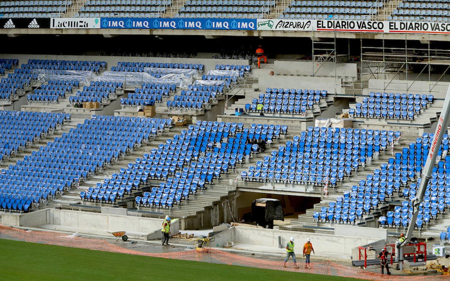 El estadio de la Real Sociedad continúa con las obras para que todo esté listo el próximo sábado día 15 en el partido ante el Barcelona