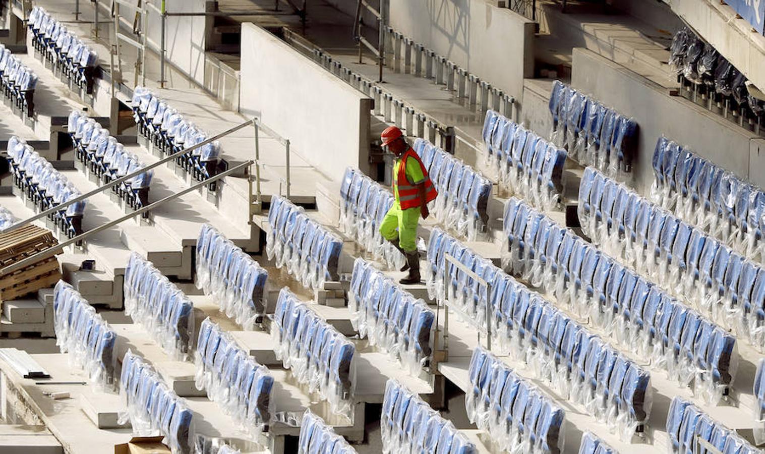 El estadio de la Real Sociedad continúa con las obras para que todo esté listo el próximo sábado día 15 en el partido ante el Barcelona