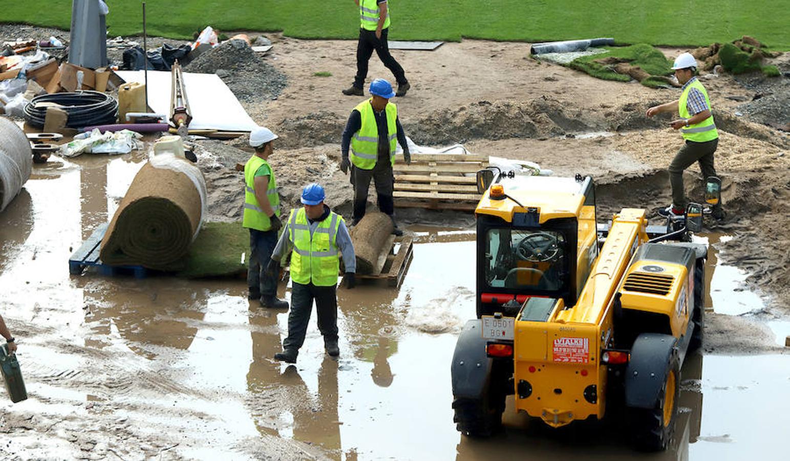 El estadio de la Real Sociedad continúa con las obras para que todo esté listo el próximo sábado día 15 en el partido ante el Barcelona