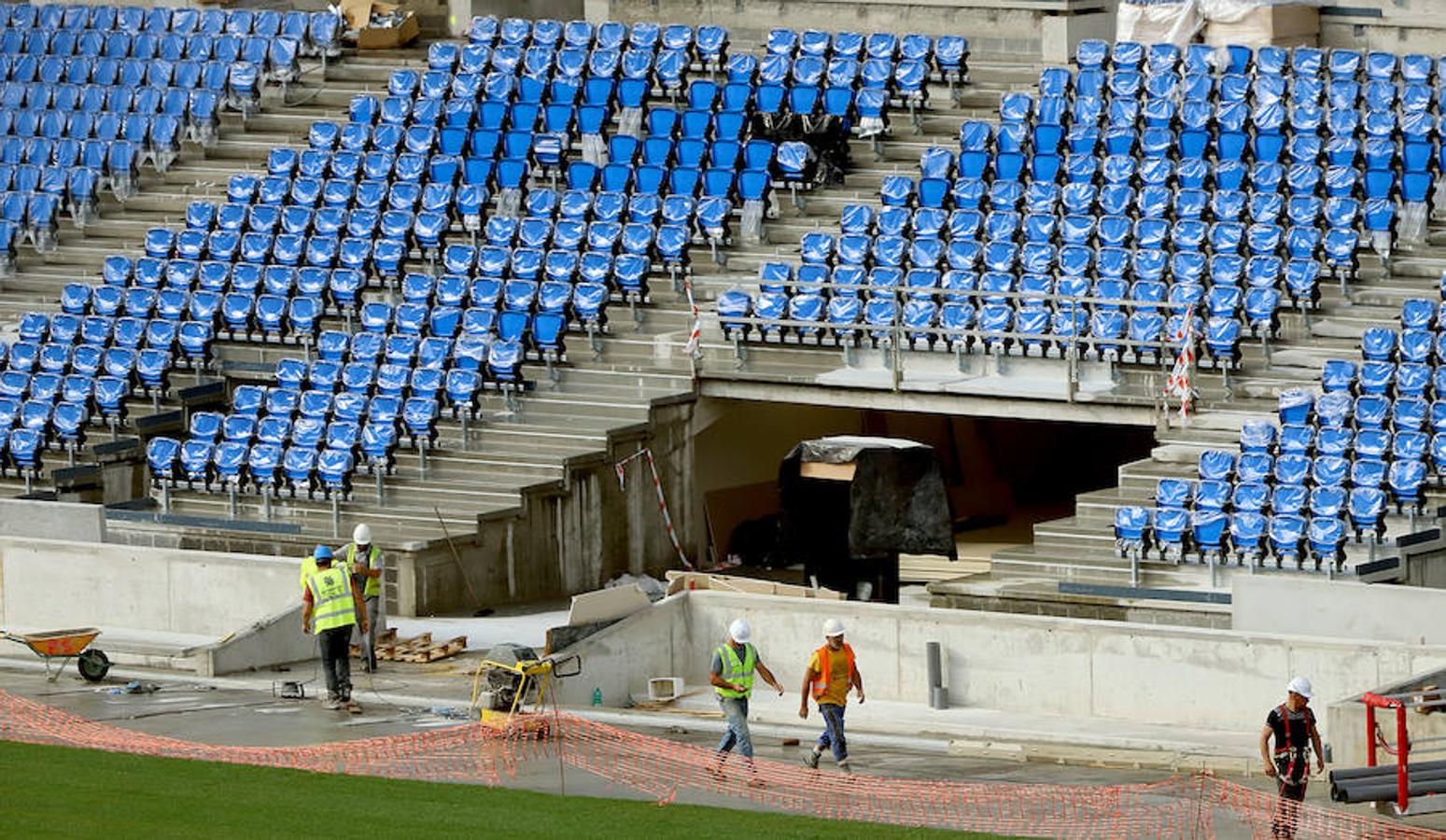 El estadio de la Real Sociedad continúa con las obras para que todo esté listo el próximo sábado día 15 en el partido ante el Barcelona