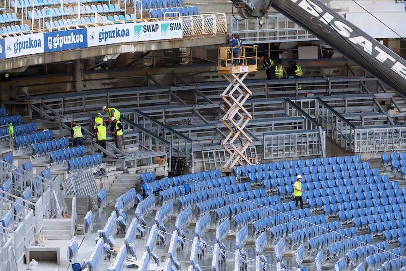 El estadio de la Real Sociedad continúa con las obras para que todo esté listo el próximo sábado día 15 en el partido ante el Barcelona
