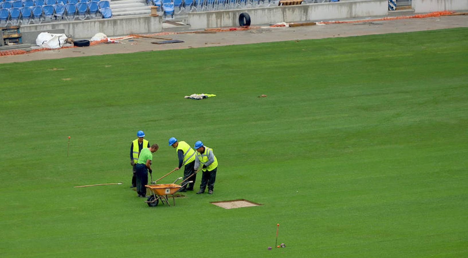 El estadio de la Real Sociedad continúa con las obras para que todo esté listo el próximo sábado día 15 en el partido ante el Barcelona