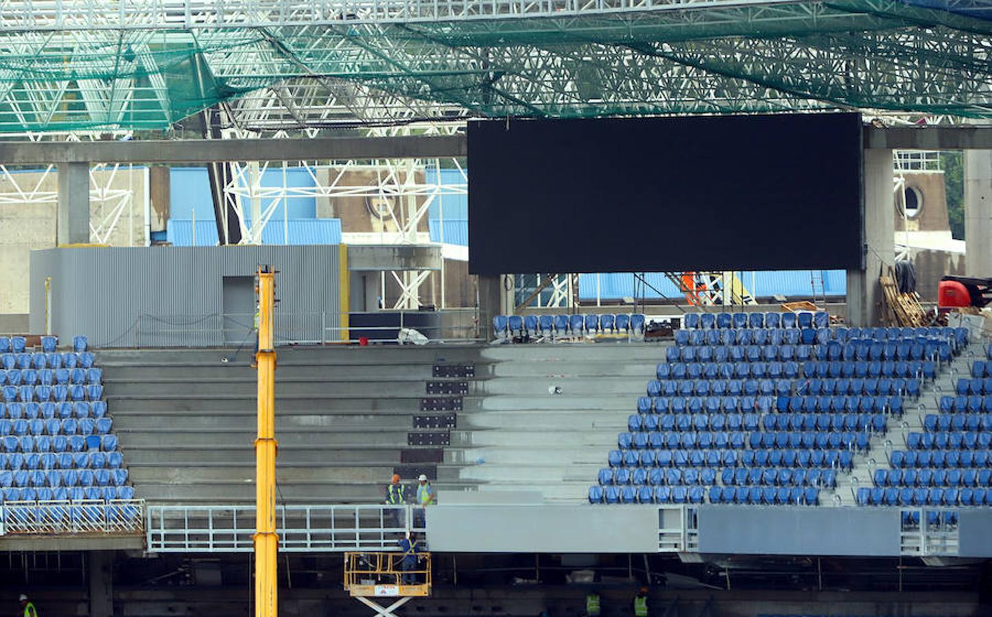 El estadio de la Real Sociedad continúa con las obras para que todo esté listo el próximo sábado día 15 en el partido ante el Barcelona