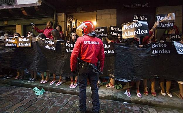 La Diputación pide que no se utilicen plásticos negros en el Alarde de Hondarribia