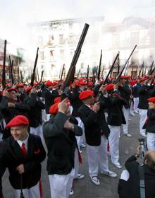 Imagen secundaria 2 - Hondarribia vive su día grande