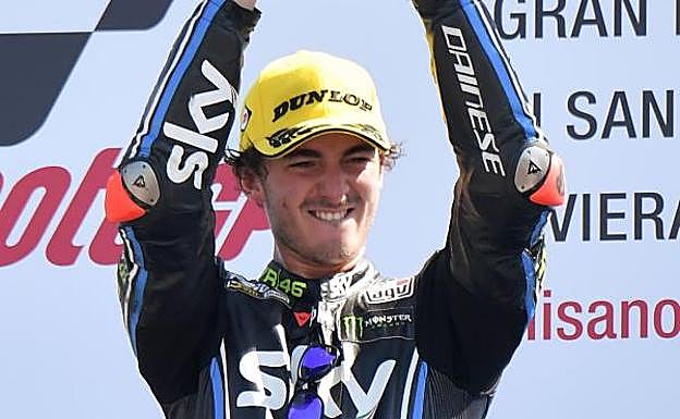 Bagnaia celebrando su triunfo en San Marino