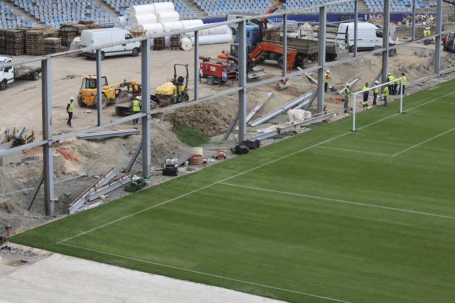 Los operarios siguen trabajando a gran ritmo para que el estadio esté en las mejores condiciones posibles el sábado ante el Barcelona