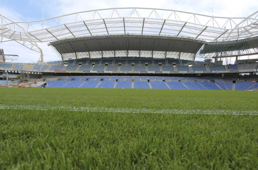 Los operarios siguen trabajando a gran ritmo para que el estadio esté en las mejores condiciones posibles el sábado ante el Barcelona