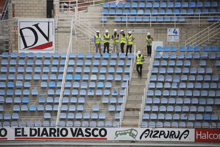Los operarios siguen trabajando a gran ritmo para que el estadio esté en las mejores condiciones posibles el sábado ante el Barcelona