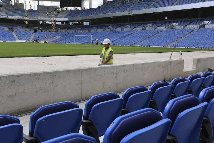 Los operarios siguen trabajando a gran ritmo para que el estadio esté en las mejores condiciones posibles el sábado ante el Barcelona