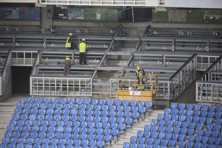 Los operarios siguen trabajando a gran ritmo para que el estadio esté en las mejores condiciones posibles el sábado ante el Barcelona