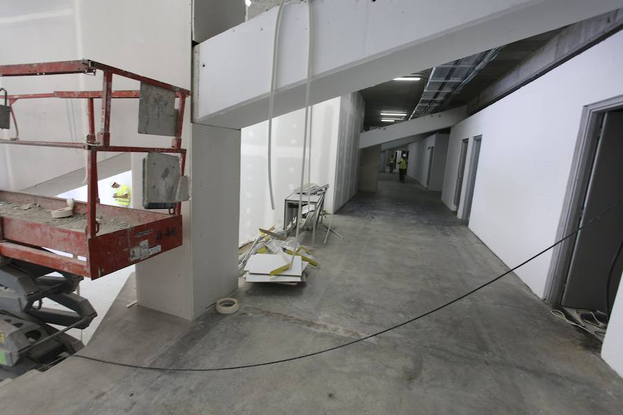 Los operarios siguen trabajando a gran ritmo para que el estadio esté en las mejores condiciones posibles el sábado ante el Barcelona