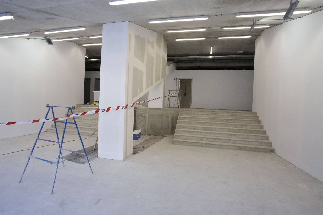 El campo de la Real Sociedad está preparado para que el sábado se dispute el primer partido del conjunto txuri-urdin en casa esta temporada.