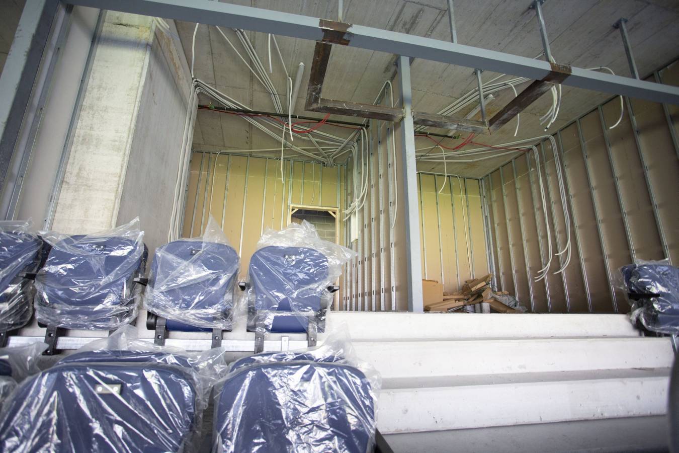 El campo de la Real Sociedad está preparado para que el sábado se dispute el primer partido del conjunto txuri-urdin en casa esta temporada.